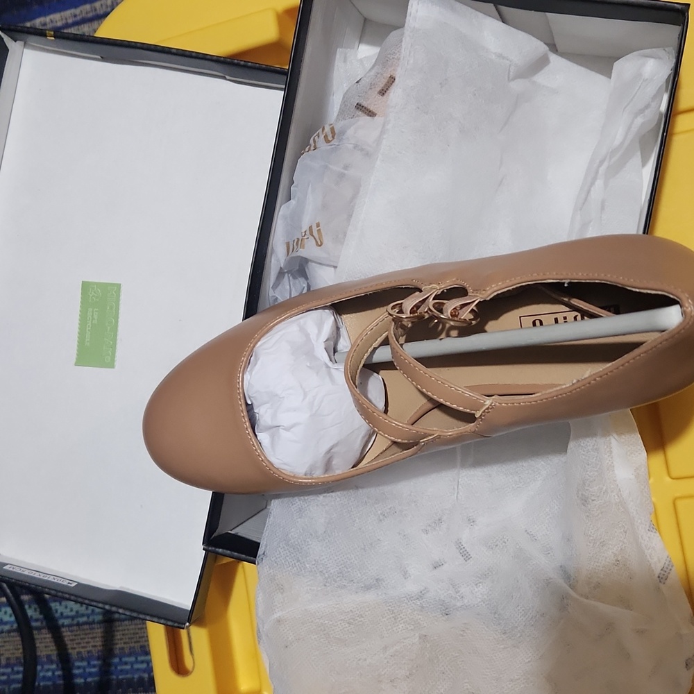 Shoes - Picture 3 of 4